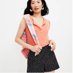 NWT LOFT Riviera shorts in black rose print 4”